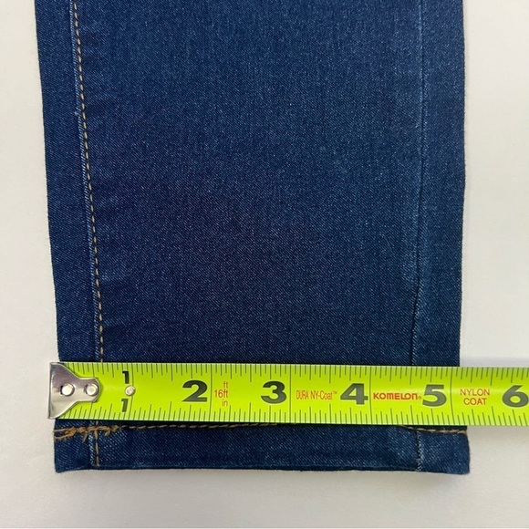 Tahari Women’s Blue Jeans Sz 10/30 Dark Wash Skinny Stretch Pockets Distressed - Picture 12 of 12